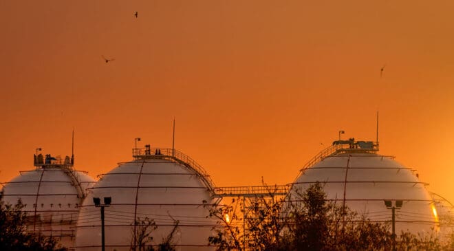 China and US Lead New-build Capacity Growth in Global LNG Regasification and Liquefaction Sectors 63 China and US lead new-build capacity growth in global LNG regasification and liquefaction sectors