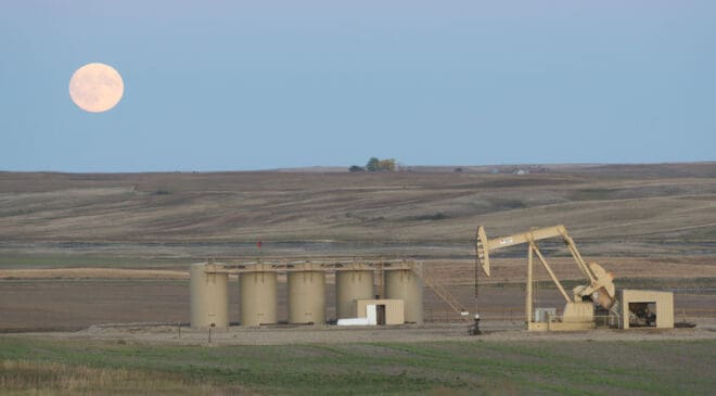 Bakken Producers Desperate to Shut-in Wells Until Crude Oil Price Recovers 53 Bakken producers desperate to shut in wells until crude oil price recovers