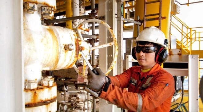 6 Ways to Ensure Your Construction Business Runs Smoothly and Safely