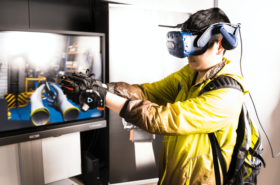 Virtual Reality Job Training for the Oil and Gas Industry 1 Photos courtesy of Unsplash.
