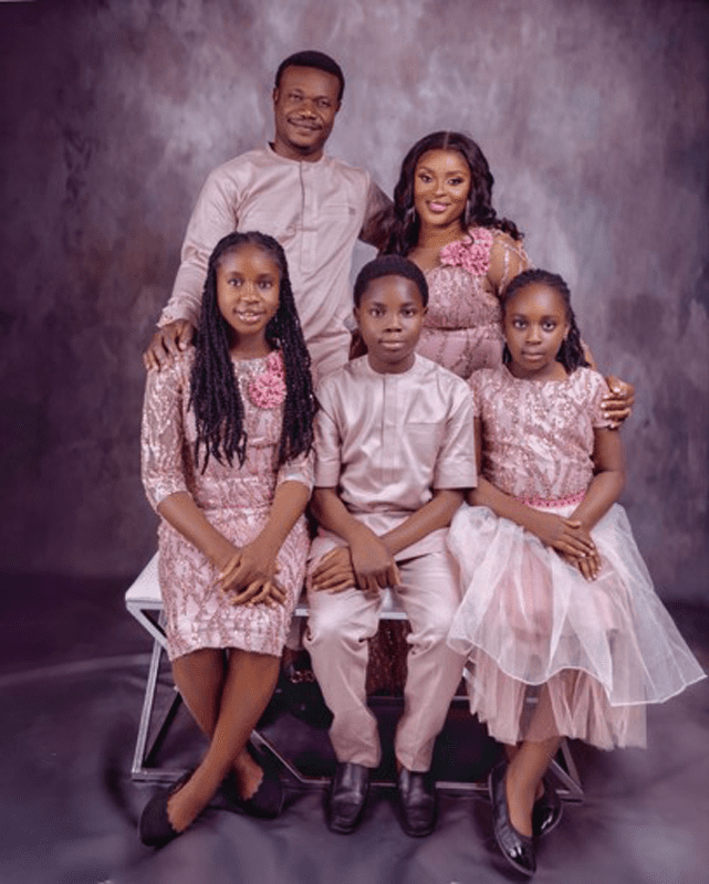 40th Birthday family picture for my wife(Momisola Odeyemi). Picture taken in Photo studio in Katy, Texas.