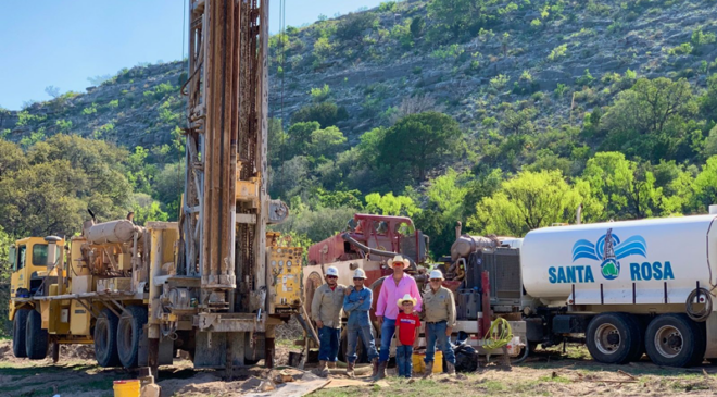 Casey Hutto (center), owner of Santa Rosa Well Service, with his son Casen, and the rig crew on Hutto’s ranch in Pandale, Texas. Photo courtesy of Casey Hutto.