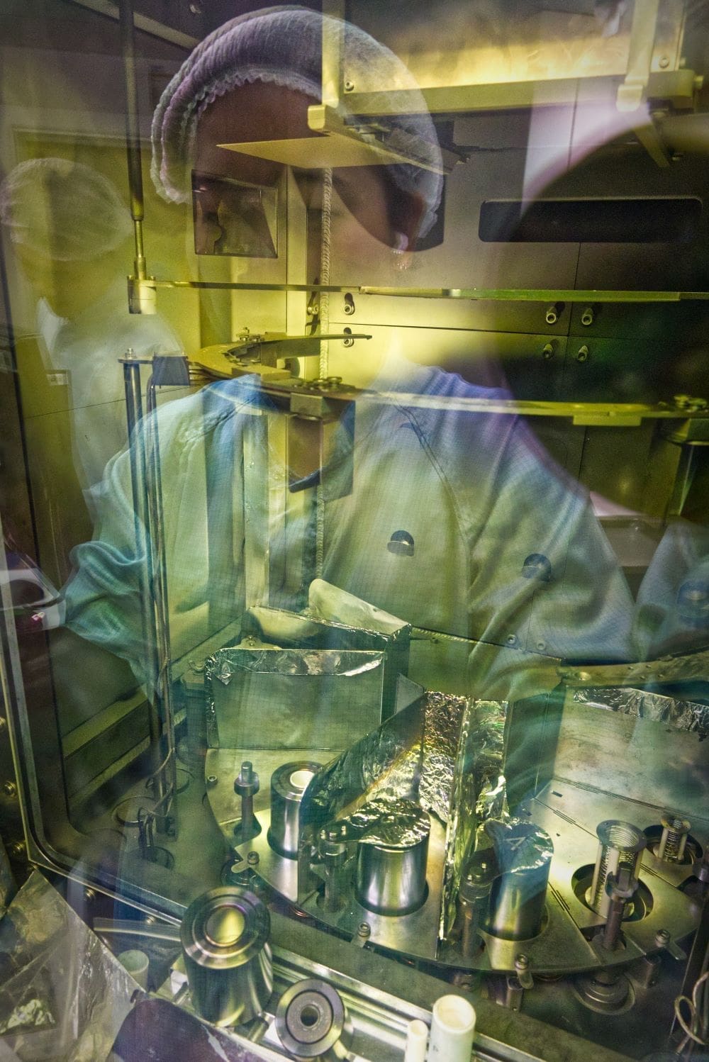 Scientists creating new thin-film photovoltaic material in a custom-built robotic laboratory at Oxford University Physics Department
