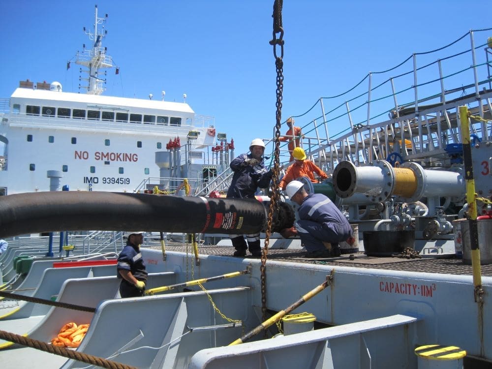 Trelleborg Exceeds Standards and Shores Up the Ship-to-Ship Hose Transfer Process 1 Trelleborg Exceeds Standards and Shores Up the Ship-to-Ship Hose Transfer Process
