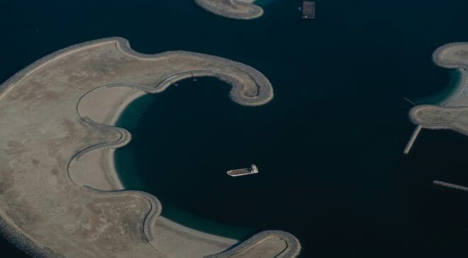 It's America's first artificial photovoltaic island — 164,000 floating solar panels producing record energy 48 164,000 floating solar panels producing record energy