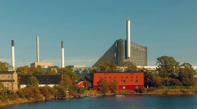 Plug Power chosen to deliver 55 MW of GenEco PEM electrolysers for three new green-hydrogen developments in the UK 33 Plug Power to supply three hydrogen projects in UK