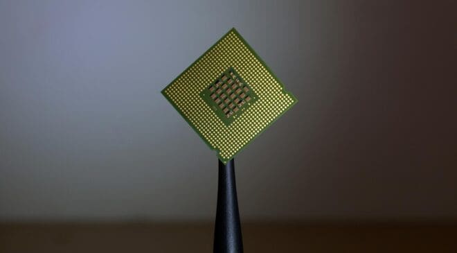 It's smaller than a grain of salt — First solar-powered nanobot developed by Pennsylvania and Michigan universities 17 First solar-powered nanobot developed Pennsylvania Michigan universities