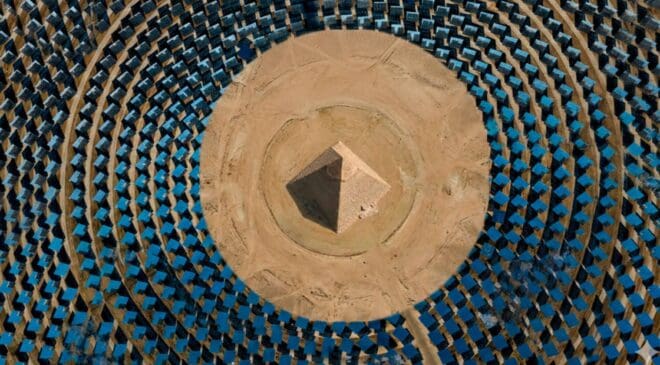 Once “unthinkable” in the desert — Egypt turns the sun into its biggest power source yet 7 Egypt goes solar and announces "Obelisk Project"