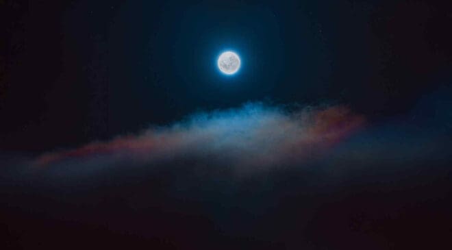 Moon begins producing bizarre rainbows — Experts call them "moonbows" but they are much more intriguing 46 Moon begins to produce moonbows