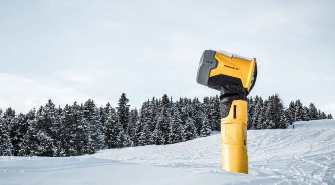 New England is running out of snow — This giant snow machine churns out 35,000,000 cubic inches a day 40 TechnoAlpin's giant snow machine
