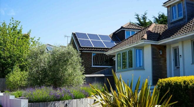 The neighbor everyone wishes they had — Tired of constant blackouts, he turned his home into an ‘energy hub’ that powers the entire neighborhood 4 zero-energy home with solar power