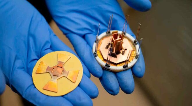 This photovoltaic plate solves a decade-long solar problem — It amplifies light thousands of times before turning it into energy 36 Ultra-Low Inductance Smart (ULIS) solar power module