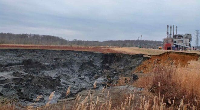They set out to build a coal plant to generate power — Unexpectedly, 39,000 tons of ash ended up in a river 33 river coal ash spill