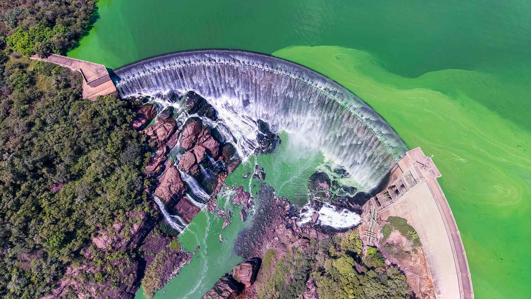 giant hydroelectic dam