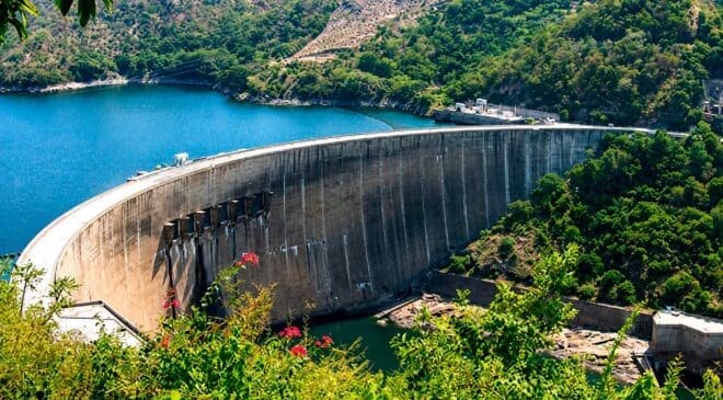Africa built the world’s largest artificial lake and a massive hydroelectric dam, but the water that attracted new fish species also began disrupting the entire food chain 16 The Kariba dam in Africa