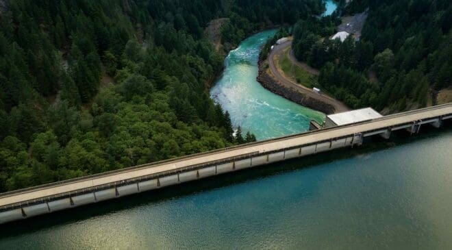A massive hydroelectric dam drove millions of salmon from their river, but once it came down, the fish began returning as if they remembered the way home 19 hydroelectic dam blocking river flow