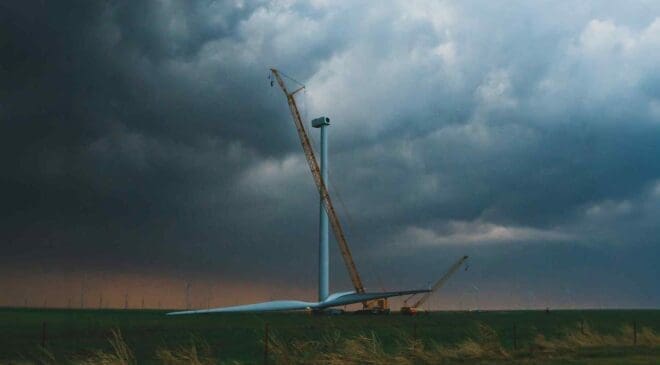 A wind turbine exploded over a sheep paddock, scattering blade fragments across the field—then the farmers made a decision no one expected 14 wind turbine blade maintenance