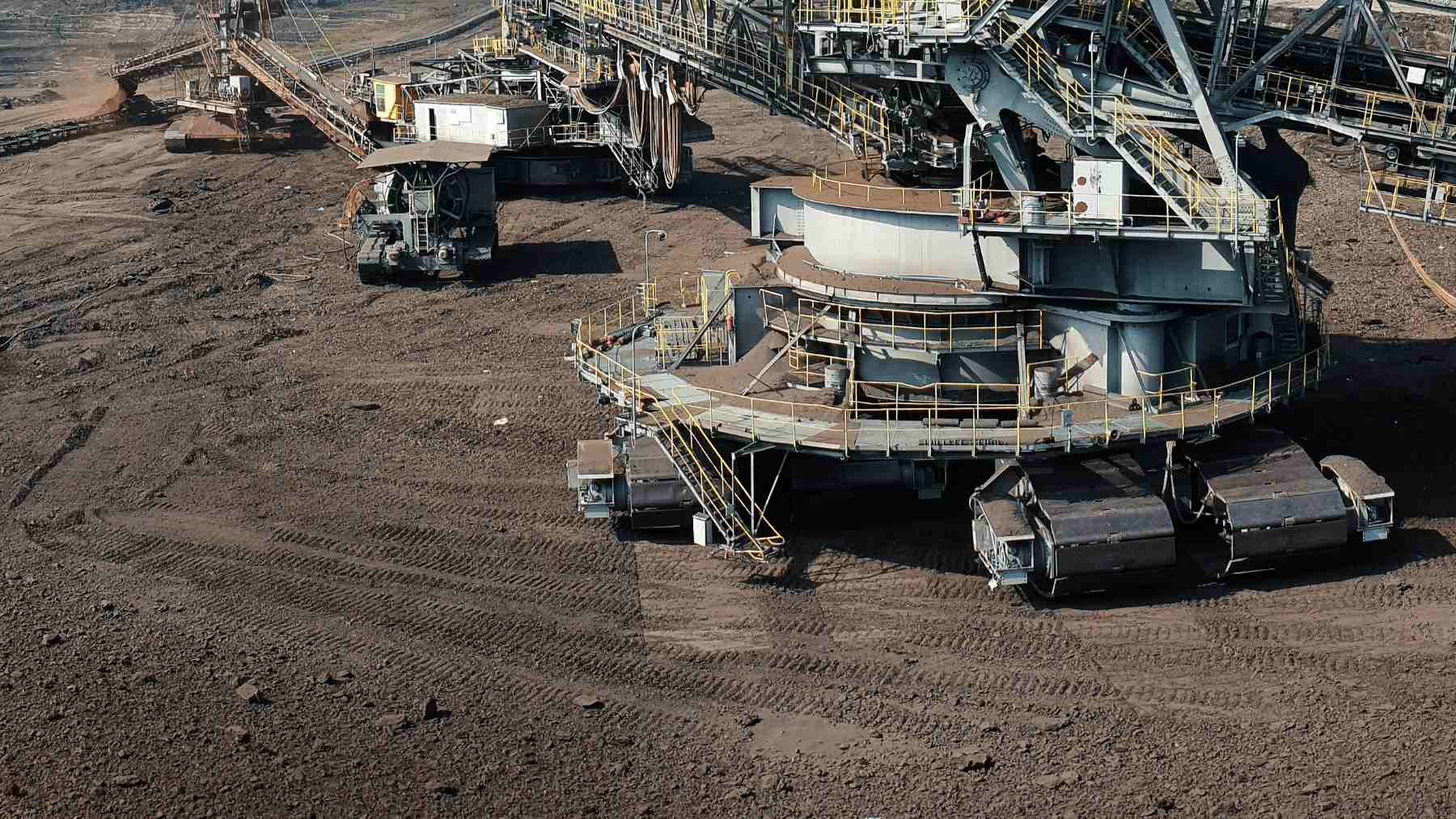 Operator, fracture mine