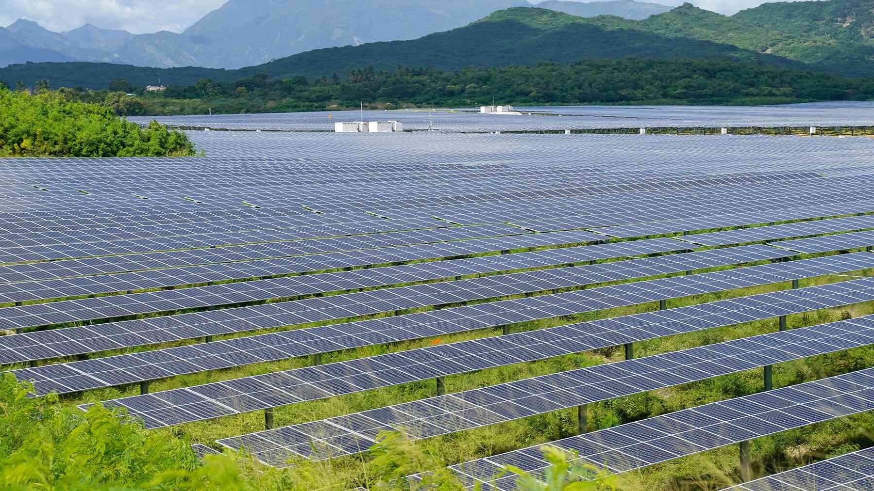 Enphase begins U.S. distribution of gallium nitride-based commercial microinverters for solar installations 1 Enphase gallium nitride inverters