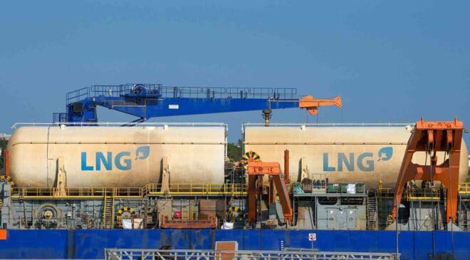 Egypt's PM tours West Delta Deep Marine gas facilities and meets Shell, Petronas, and KUFPEC on new investment plans 47 Egypt