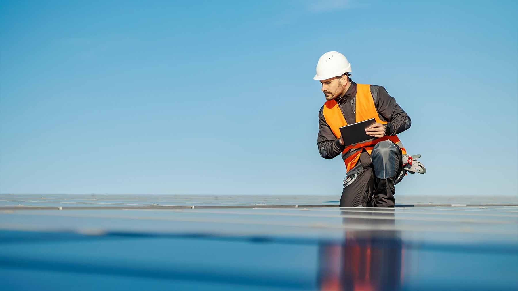 Pivot Energy backs a workforce development initiative to prepare Chicago workers for careers in the solar industry 1 Pivot Energy Chicago workforce development