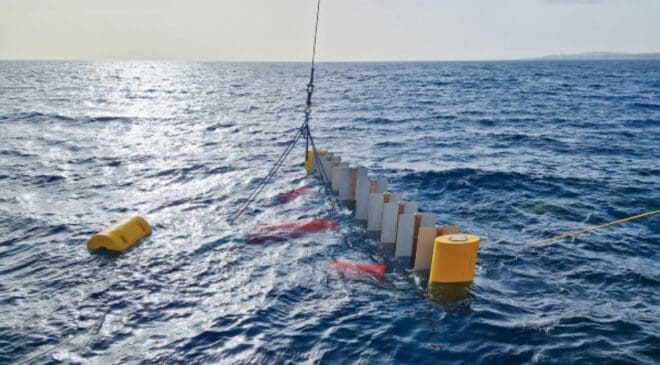 Spanish engineers are testing a giant ‘plate snake’ in the Atlantic that sways with the waves, producing both electricity and fresh water at the same time 16 Atlantic plate snake use waves for electricity