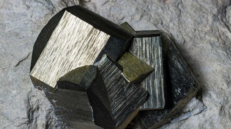 A simple chemical "shield" lets solar cells be built in open air and still break efficiency records 10 A simple chemical shield lets solar cells be built in open air and still break efficiency records