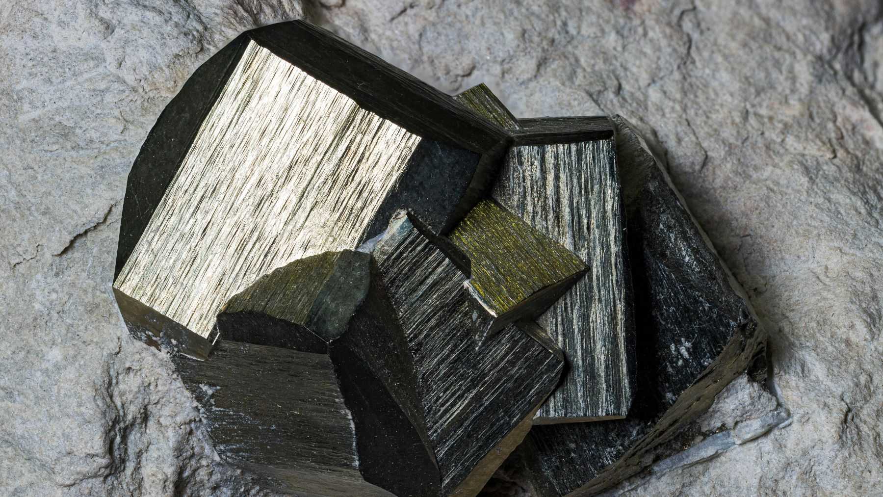 A simple chemical shield lets solar cells be built in open air and still break efficiency records