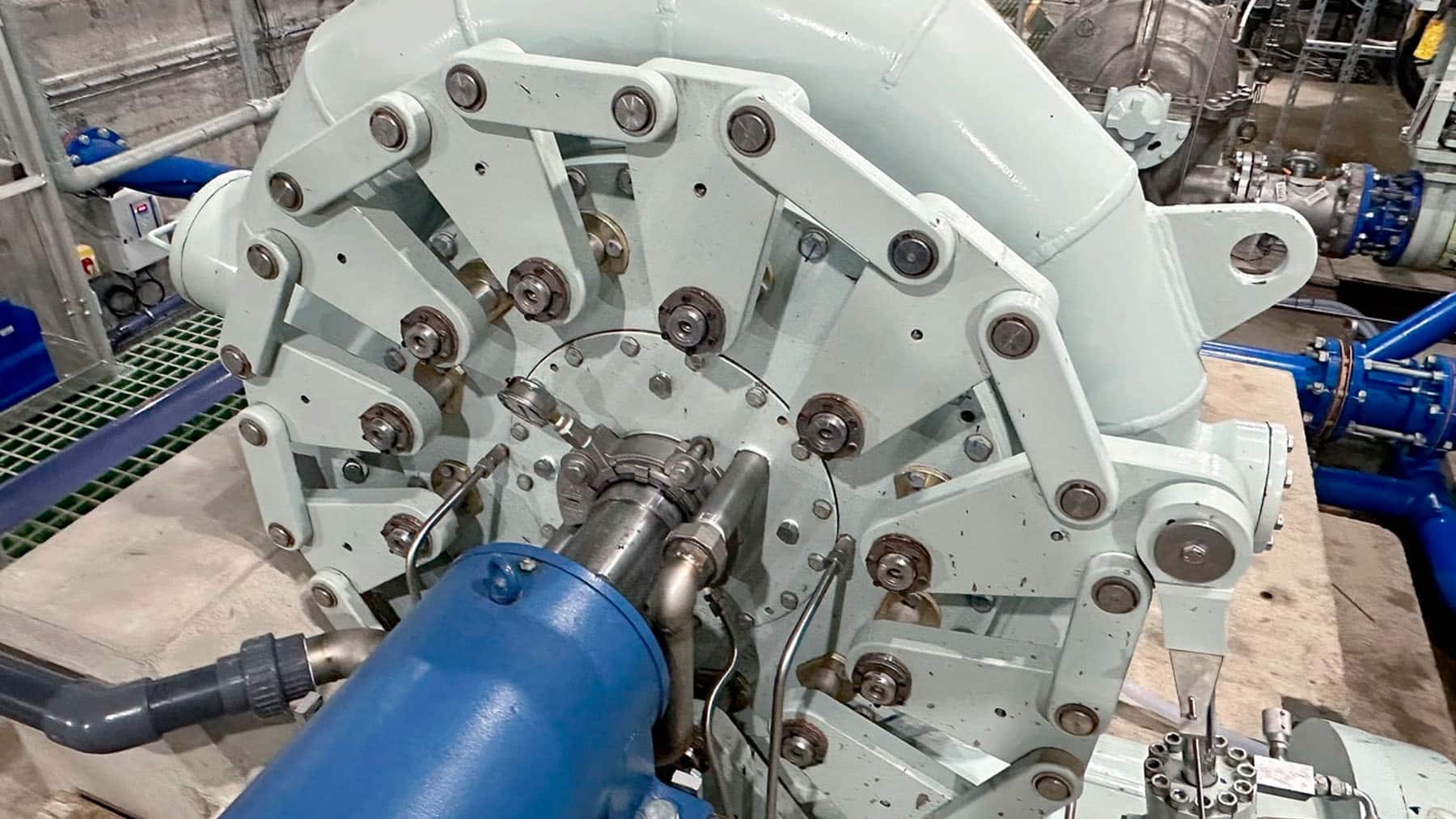 A startup swapped out water for a liquid concrete twice as dense and brought a century old power storage trick to gentle