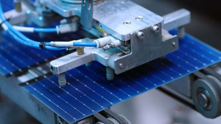 An electrode thinner than a soap bubble just pushed organic solar cells to a record efficiency no one had reached before