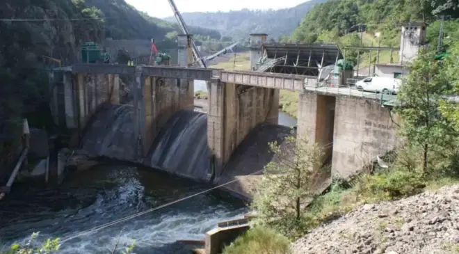 France’s redesigned Poutès Dam opens seasonally for migrating salmon while aiming to preserve 85% of its former hydropower output 27 Dam in France