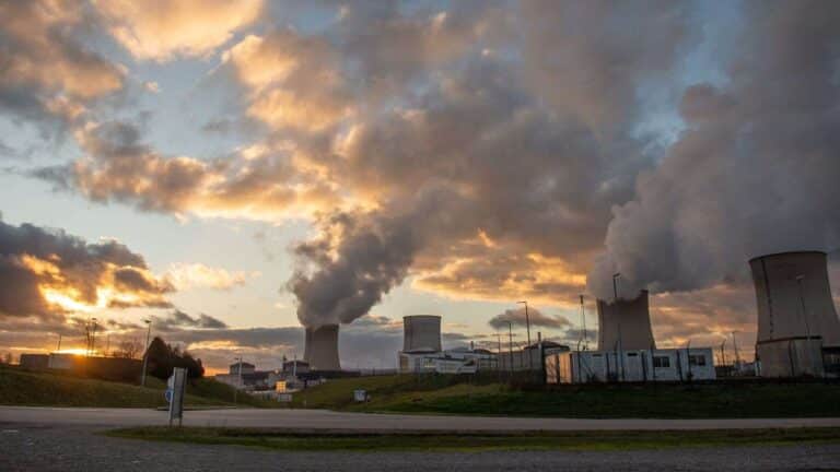 Holtec recovers tilted fuel assembly at Palisades nuclear plant using purpose-built device, clearing path for restart