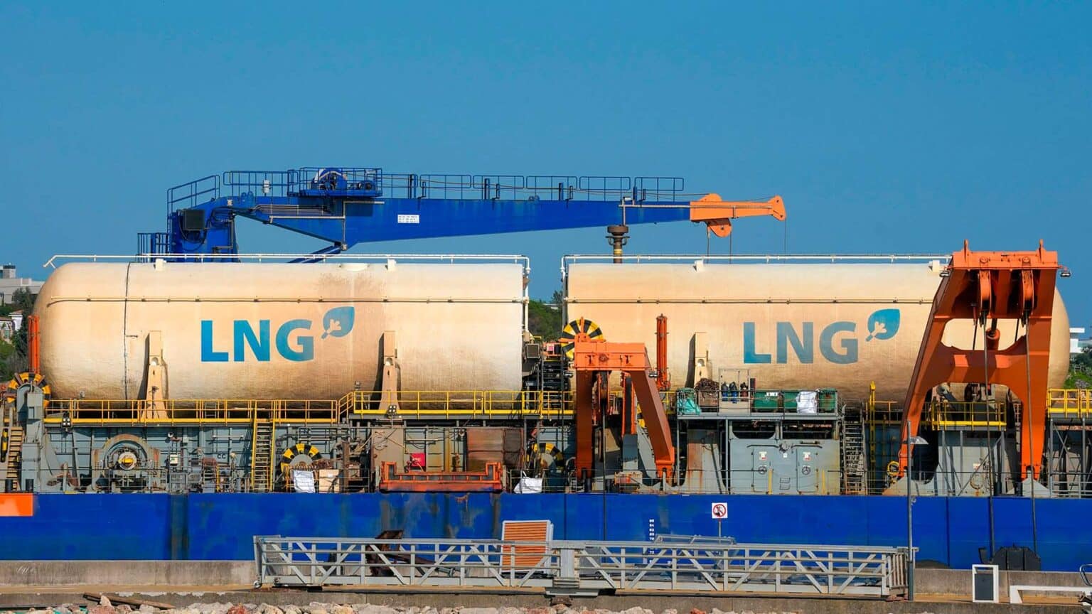 Make Building Sign PowerLNG signs 30-year lease with Port of Galveston to build $240 ...