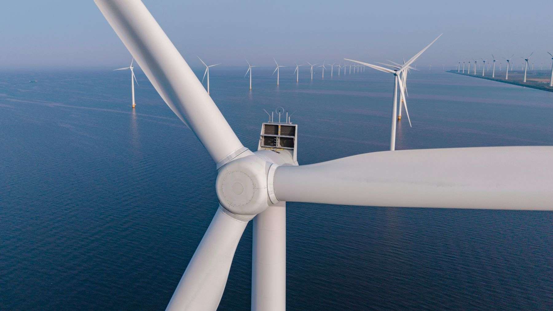 Slow ocean winds that standard models ignore are quietly wearing down offshore turbines faster than engineers expected 2 Slow ocean winds that standard models ignore are quietly wearing down offshore turbines faster than engineers