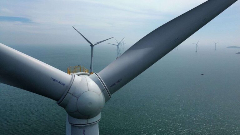 Wind farms that "pace themselves" like marathon runners could last years longer and earn far more than those running at full tilt 16 Wind farms that pace themselves like marathon runners could last years longer and earn far more than those running at full tilt