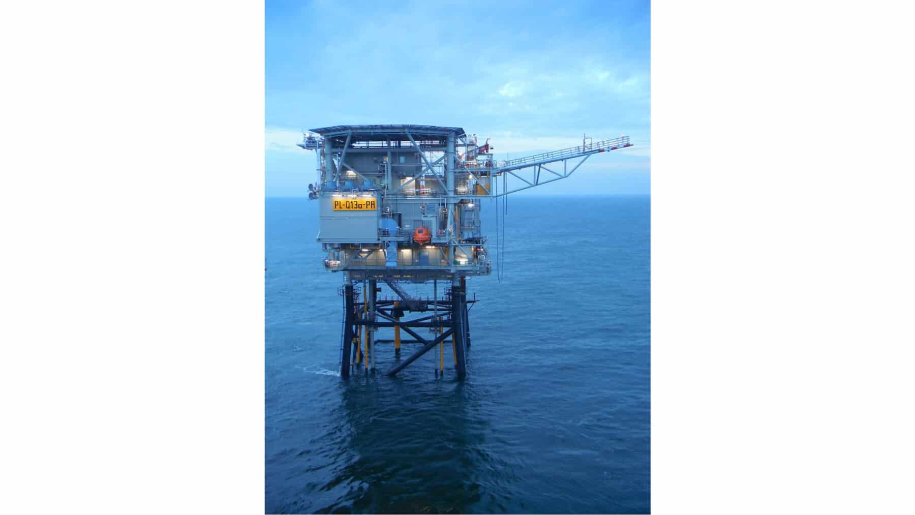 Offshore gas platform converting seawater into hydrogen off Scheveningen
